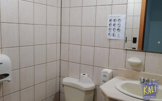 RENTA OFICINA DIFERENTE METRAJE PASEO COLON /OFFICE FOR RENT PASEO COLON