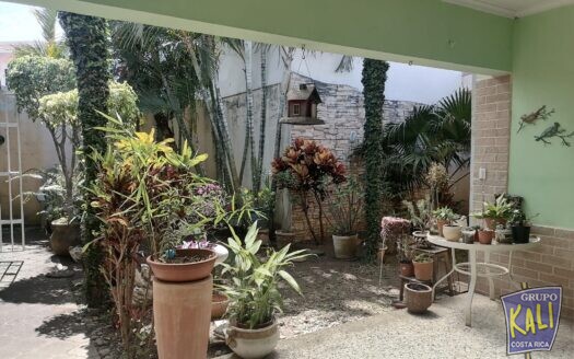 VENTA O RENTA EDIF. IDEAL B&B O AIRB&B ROHRMOSER $575.000/COMMERCIAL PROPERTY FOR SALE ROHRMOSER $575.000