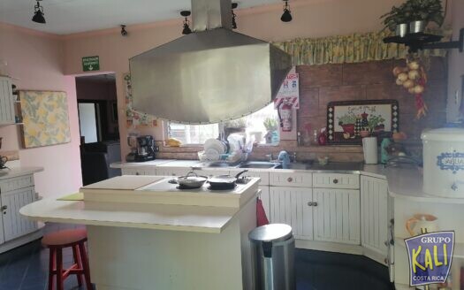 VENTA O RENTA EDIF. IDEAL B&B O AIRB&B ROHRMOSER $575.000/COMMERCIAL PROPERTY FOR SALE ROHRMOSER $575.000