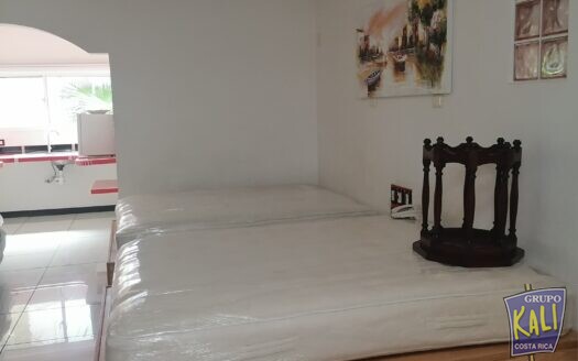 VENTA O RENTA EDIF. IDEAL B&B O AIRB&B ROHRMOSER $575.000/COMMERCIAL PROPERTY FOR SALE ROHRMOSER $575.000