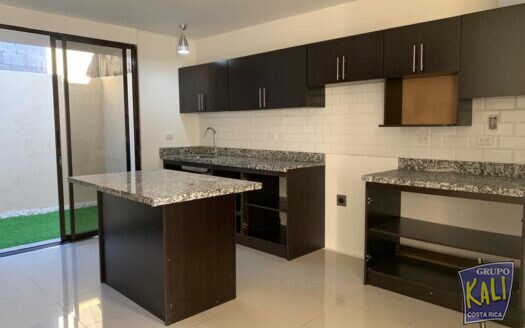 VENTA CASA MATA DE PLATANO GOICOECHEA 85 MILLONES/2 STORY HOUSE GUADALUPE FOR SALE