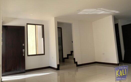 VENTA CASA MATA DE PLATANO GOICOECHEA 85 MILLONES/2 STORY HOUSE GUADALUPE FOR SALE