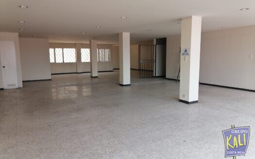 EL CARMEN SN JOSE RENTA OFICINA 224M2 2DO PISO $900 NO ELEVADOR/ OFFICE FOR RENT SN JOSE $900