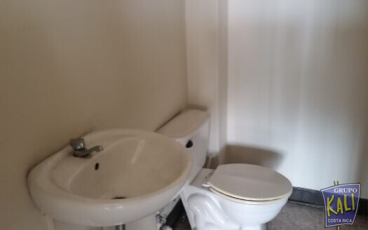 EL CARMEN SN JOSE RENTA OFICINA 224M2 2DO PISO $900 NO ELEVADOR/ OFFICE FOR RENT SN JOSE $900