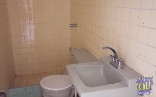 EL CARMEN SN JOSE RENTA OFICINA 224M2 2DO PISO $900 NO ELEVADOR/ OFFICE FOR RENT SN JOSE $900