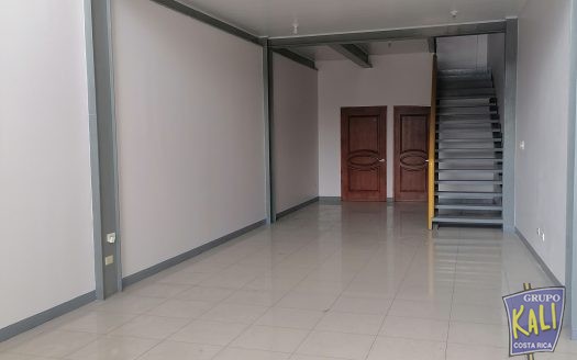 PAVAS TRIANGULO LOCAL 110M2 $1,250+IVA/PAVAS TRIANGULO STORE 110M2