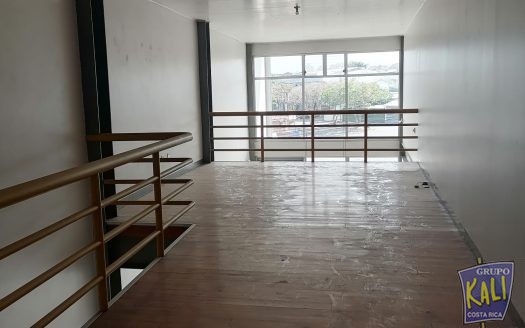 PAVAS TRIANGULO LOCAL 110M2 $1,250+IVA/PAVAS TRIANGULO STORE 110M2