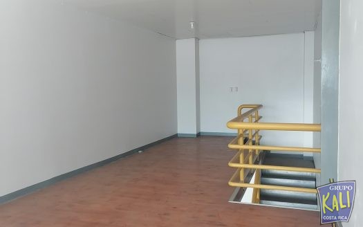 PAVAS TRIANGULO LOCAL 110M2 $1,250+IVA/PAVAS TRIANGULO STORE 110M2