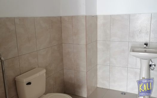 PAVAS TRIANGULO LOCAL 110M2 $1,250+IVA/PAVAS TRIANGULO STORE 110M2