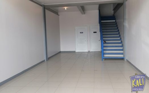 PAVAS TRIANGULO LOCAL 110M2 $1,250+IVA/PAVAS TRIANGULO STORE 110M2