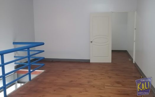 PAVAS TRIANGULO LOCAL 110M2 $1,250+IVA/PAVAS TRIANGULO STORE 110M2