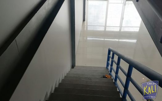 PAVAS TRIANGULO LOCAL 110M2 $1,250+IVA/PAVAS TRIANGULO STORE 110M2