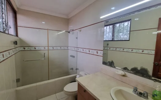 Rohrmoser amplia casa 2 plantas 1380m2T/ Rohrmoser 2 story house for sale