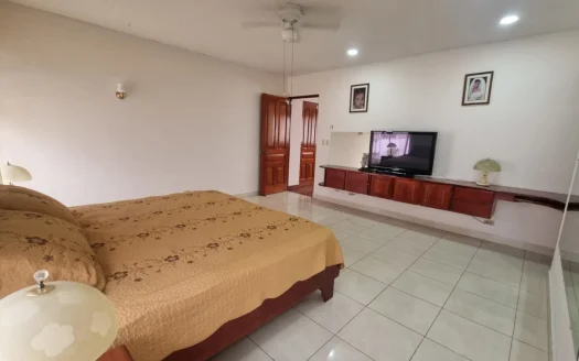 Rohrmoser amplia casa 2 plantas 1380m2T/ Rohrmoser 2 story house for sale