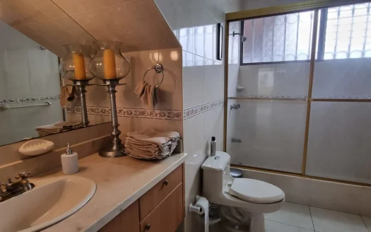 Rohrmoser amplia casa 2 plantas 1380m2T/ Rohrmoser 2 story house for sale