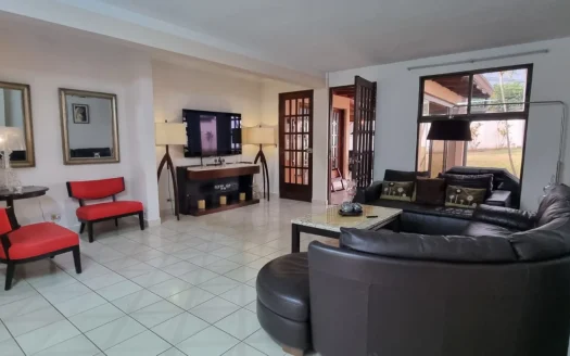 Rohrmoser amplia casa 2 plantas 1380m2T/ Rohrmoser 2 story house for sale