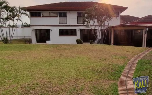 Rohrmoser amplia casa 2 plantas 1380m2T/ Rohrmoser 2 story house for sale