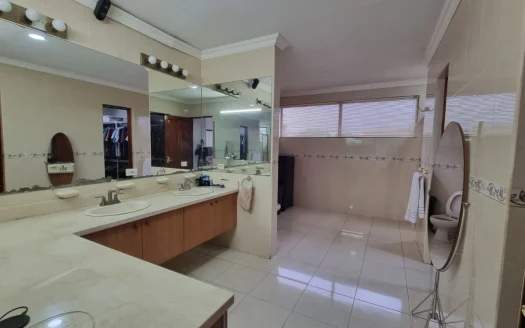 Rohrmoser amplia casa 2 plantas 1380m2T/ Rohrmoser 2 story house for sale