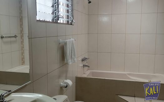 Rohrmoser casa uso mixto amplia bella $450K/ Rohrmoser 2 story house for sale