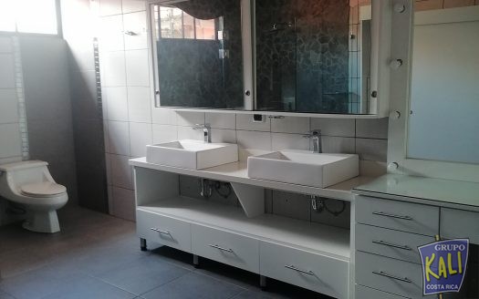 Geroma sector Rohrmoser venta casa 2 plantas $285.000/Geroma Pavas nide house for sale