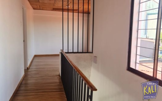 Rohrmoser casa 2 plantas con amplio patio/2 story house for sale big patio