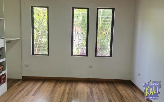 Rohrmoser casa 2 plantas con amplio patio/2 story house for sale big patio