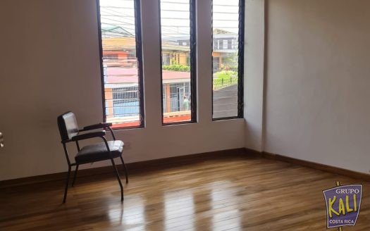 Rohrmoser casa 2 plantas con amplio patio/2 story house for sale big patio