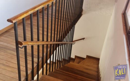 Rohrmoser casa 2 plantas con amplio patio/2 story house for sale big patio