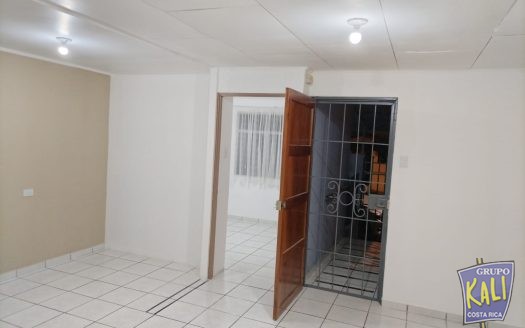 Calle Blancos Goicoechea casita en venta 61 millones/ Calle Blancos house for sale