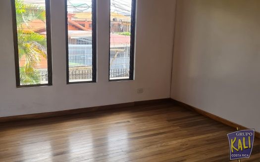 Rohrmoser casa 2 plantas con amplio patio/2 story house for sale big patio