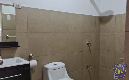 Rohrmoser casa 2 plantas con amplio patio/2 story house for sale big patio