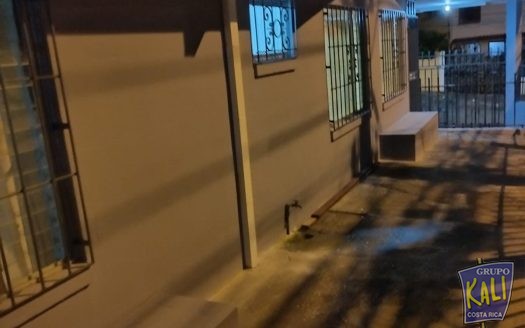 Calle Blancos Goicoechea casita en venta 61 millones/ Calle Blancos house for sale