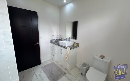 Sabana Sur venta casa moderna e indepenciente $295,000/Sabana Sur 2 story house for sale $295.000