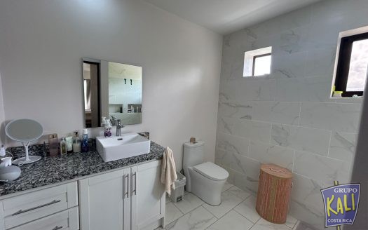 Sabana Sur venta casa moderna e indepenciente $295,000/Sabana Sur 2 story house for sale $295.000