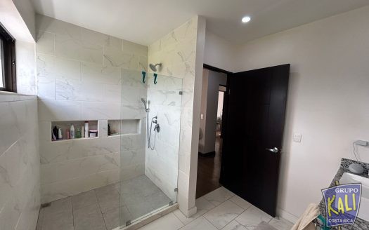 Sabana Sur venta casa moderna e indepenciente $295,000/Sabana Sur 2 story house for sale $295.000