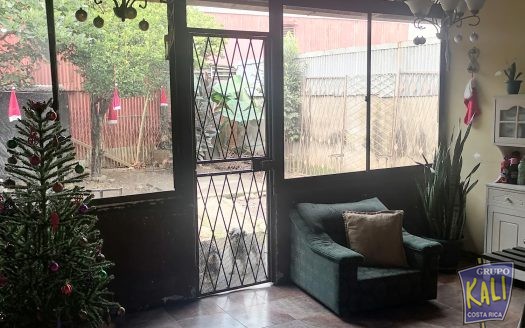 Venta casa 2 plantas Barrio Mexico amplia patio/2 story house patio for sale