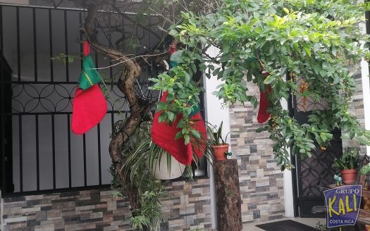 Venta casa 2 plantas Barrio Mexico amplia patio/2 story house patio for sale