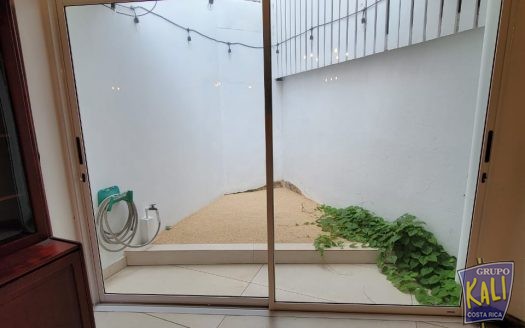 Rohrmoser venta casa en condo $285K inversion/Rohrmoser 2 story house for sale