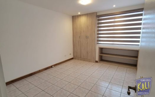 Rohrmoser venta casa en condo $285K inversion/Rohrmoser 2 story house for sale