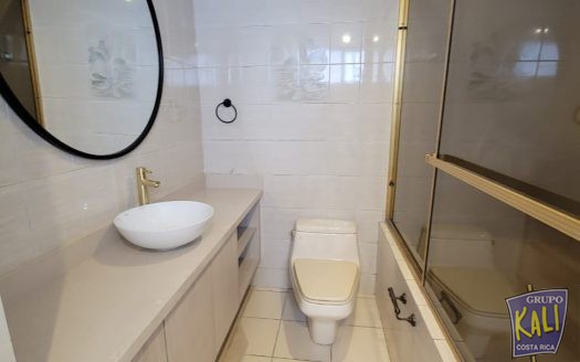 Rohrmoser venta casa en condo $285K inversion/Rohrmoser 2 story house for sale