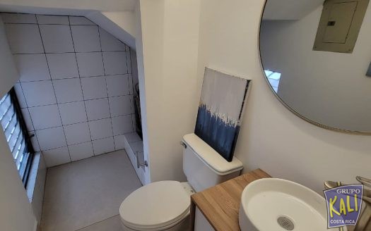 Rohrmoser venta casa en condo $285K inversion/Rohrmoser 2 story house for sale