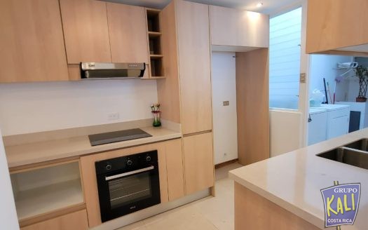 Rohrmoser venta casa en condo $285K inversion/Rohrmoser 2 story house for sale