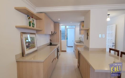 Rohrmoser venta casa en condo $285K inversion/Rohrmoser 2 story house for sale