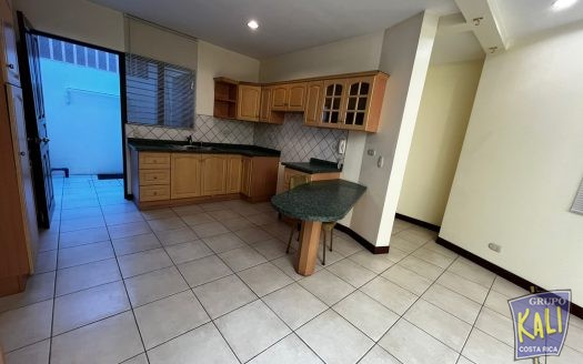 Sector Nunciatura casa de 2 plantas en condo se renta $1,300/Nunciatura area 2 story house for rent $1,300