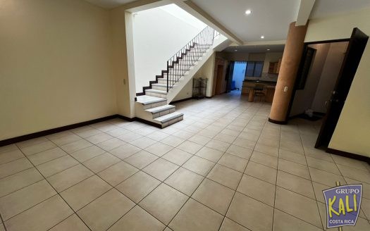 Sector Nunciatura casa de 2 plantas en condo se renta $1,300/Nunciatura area 2 story house for rent $1,300