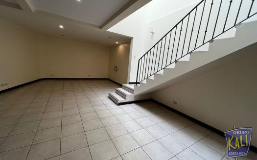 Sector Nunciatura casa de 2 plantas en condo se renta $1,300/Nunciatura area 2 story house for rent $1,300
