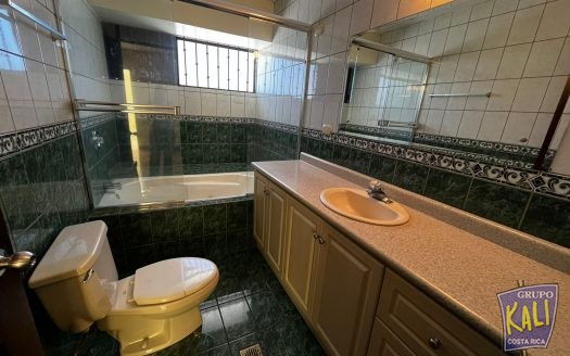 Sector Nunciatura casa de 2 plantas en condo se renta $1,300/Nunciatura area 2 story house for rent $1,300