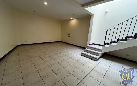 Sector Nunciatura casa de 2 plantas en condo se renta $1,300/Nunciatura area 2 story house for rent $1,300