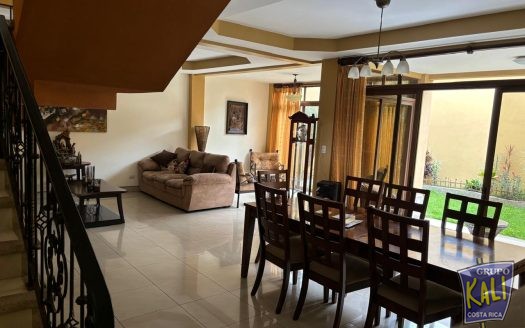 Zapote casa de 2 plantas ind bella 135 millones/ Zapote, 2 story house for sale 135.000.000