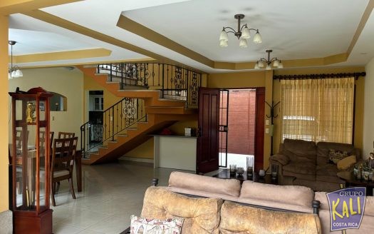 Zapote casa de 2 plantas ind bella 135 millones/ Zapote, 2 story house for sale 135.000.000
